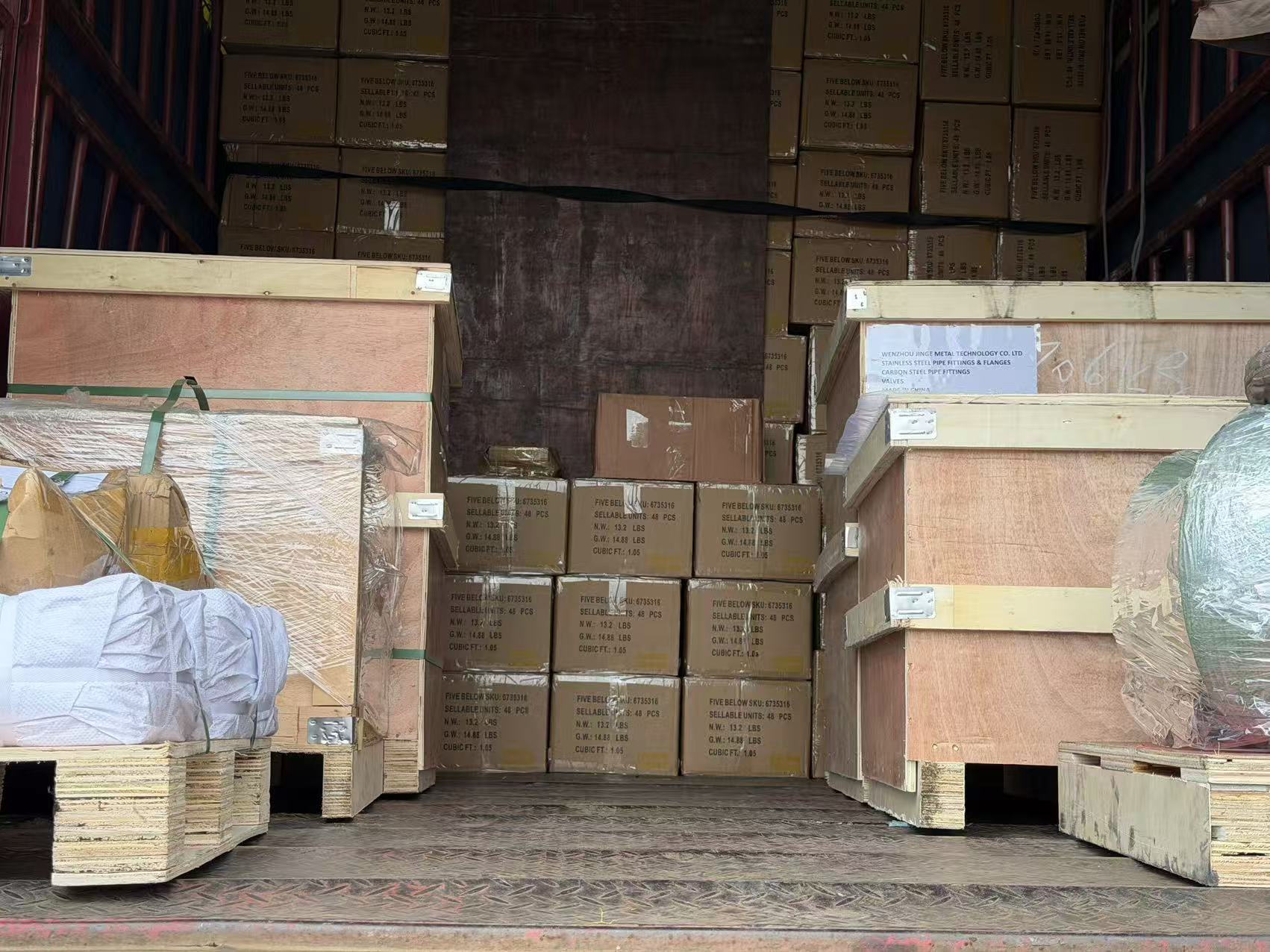 Комплексная продукция для промышленных трубопроводов поставляется во Вьетнам – универсальный поставщик для клиентов по всему миру